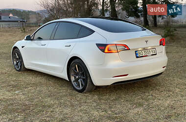 Седан Tesla Model 3 2021 в 