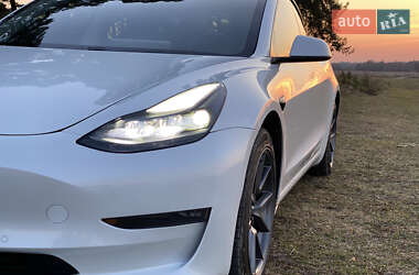 Седан Tesla Model 3 2021 в 