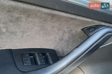 Седан Tesla Model 3 2021 в 