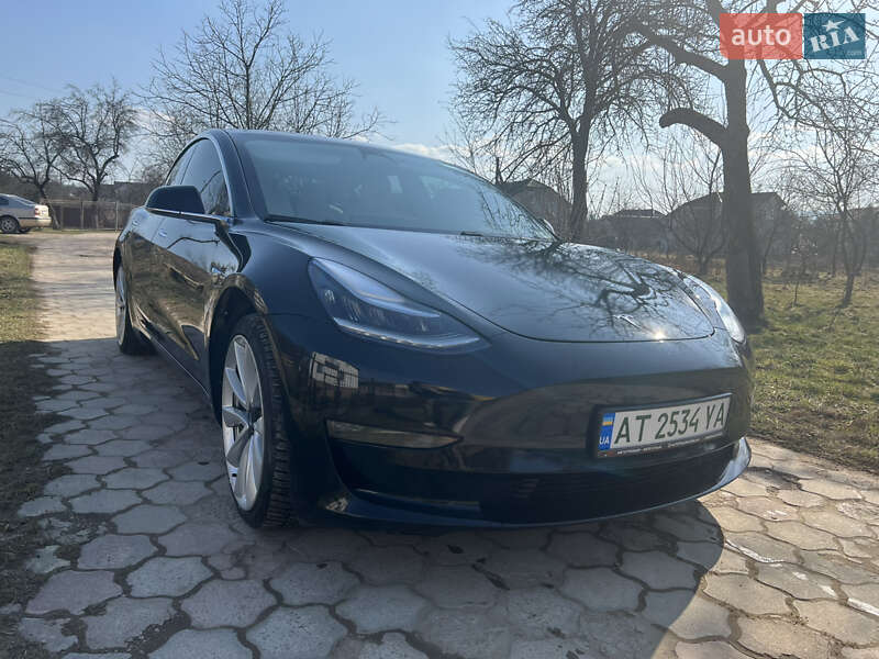 Седан Tesla Model 3 2018 в Долине