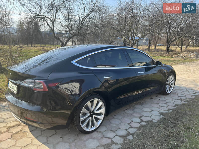 Седан Tesla Model 3 2018 в Долине