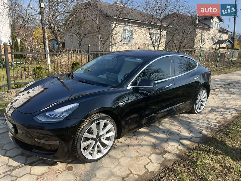 Седан Tesla Model 3 2018 в Долине