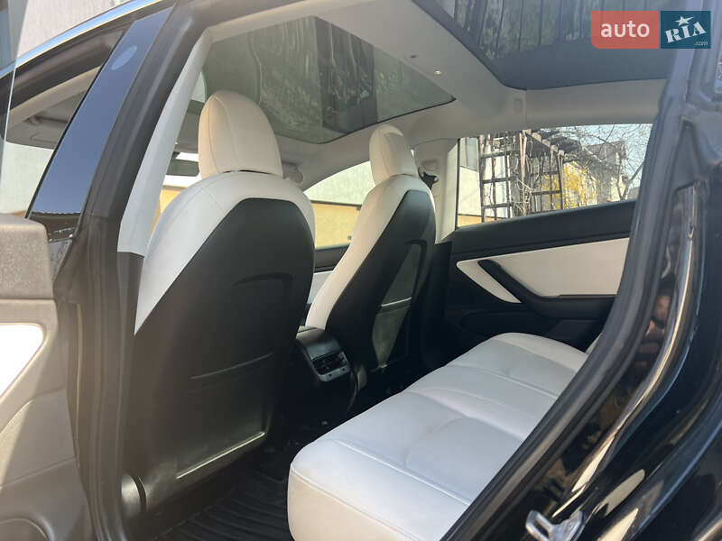 Седан Tesla Model 3 2018 в Долине