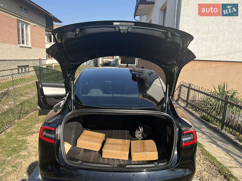 Седан Tesla Model 3 2018 в Долине
