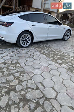Седан Tesla Model 3 2021 в 