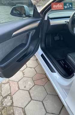 Седан Tesla Model 3 2021 в 