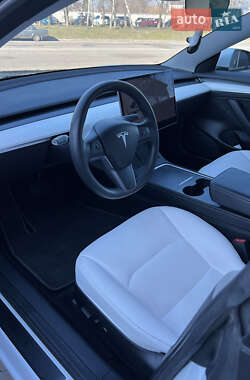 Седан Tesla Model 3 2021 в 