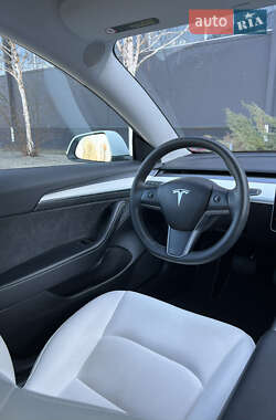 Седан Tesla Model 3 2021 в 