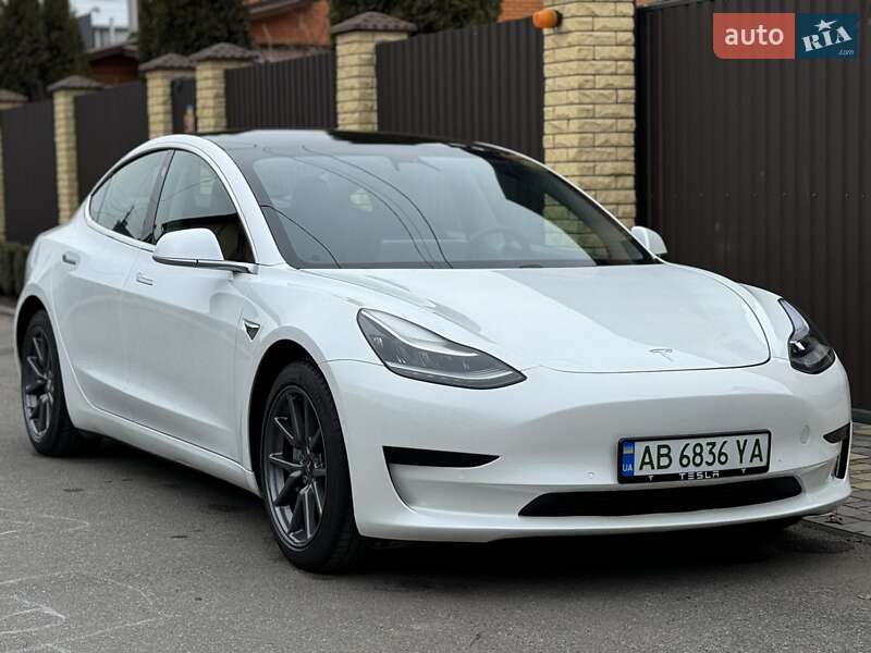 Седан Tesla Model 3 2020 в Вінниці