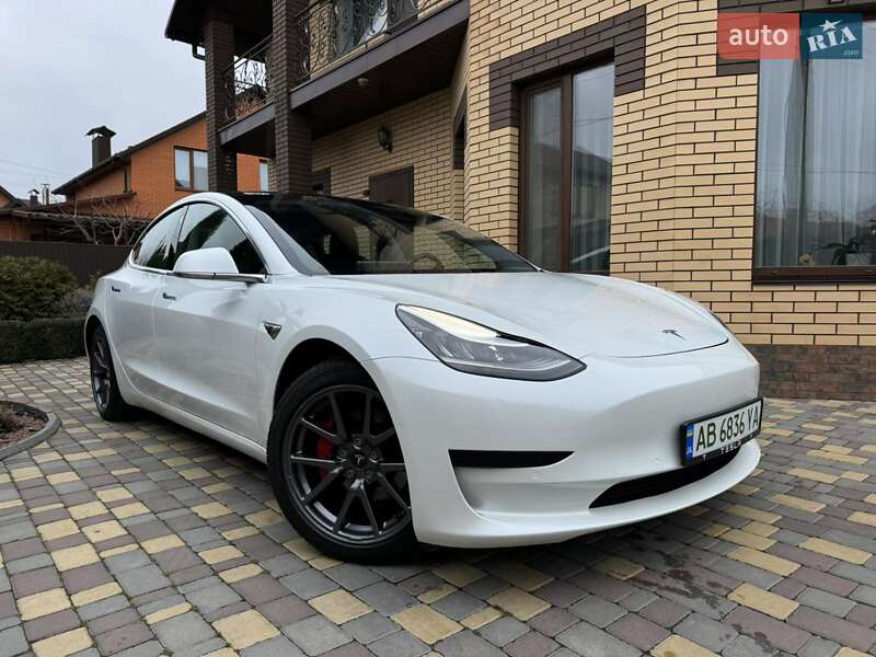 Седан Tesla Model 3 2020 в Вінниці