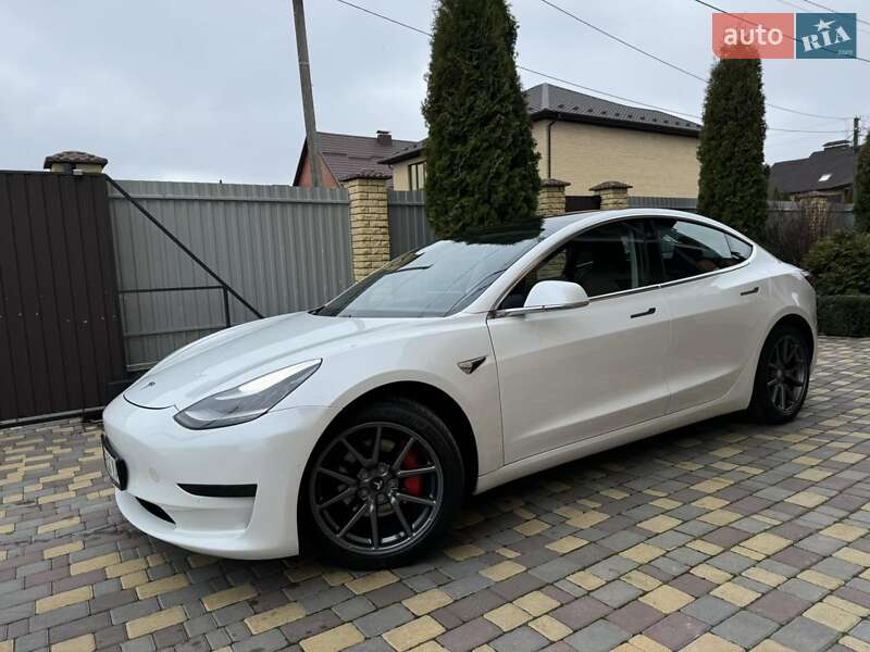 Седан Tesla Model 3 2020 в Вінниці