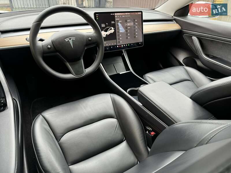 Седан Tesla Model 3 2020 в Вінниці