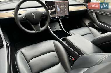 Седан Tesla Model 3 2020 в 
