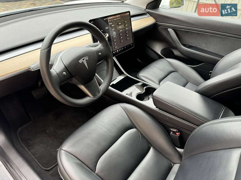 Седан Tesla Model 3 2020 в Вінниці