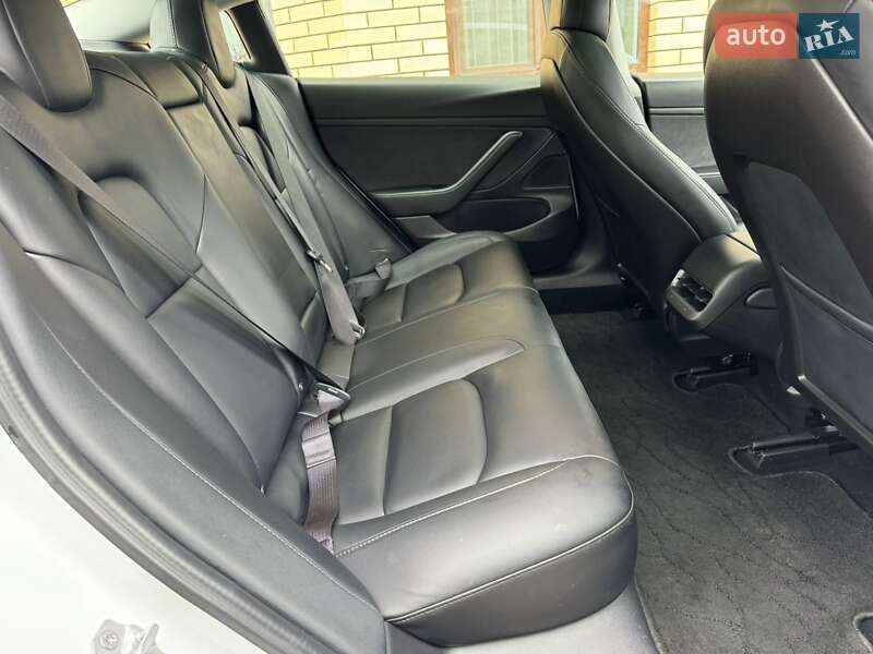 Седан Tesla Model 3 2020 в Вінниці