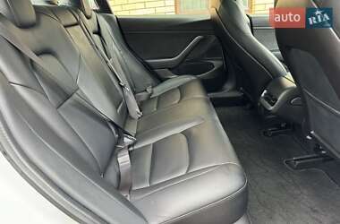 Седан Tesla Model 3 2020 в 