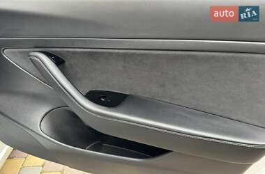 Седан Tesla Model 3 2020 в 