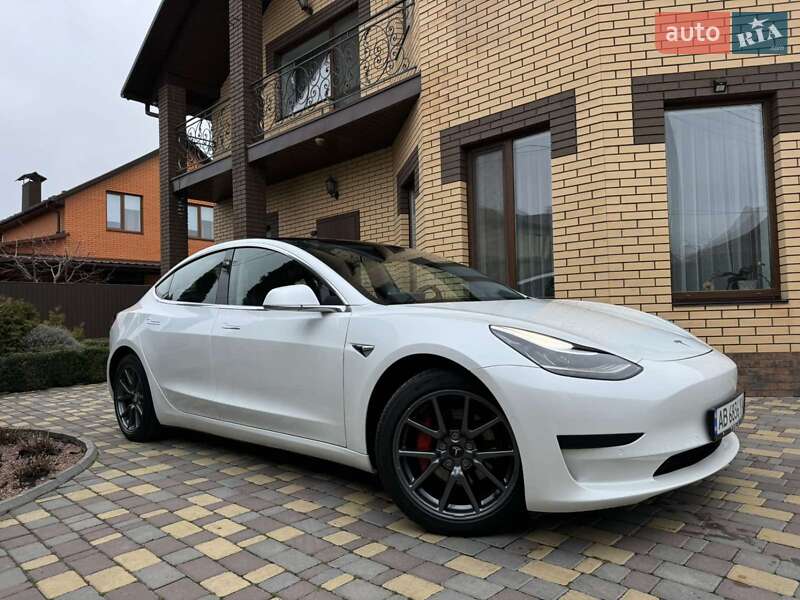 Седан Tesla Model 3 2020 в Вінниці