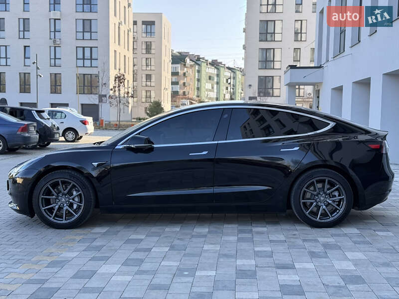 Седан Tesla Model 3 2019 в Ужгороде
