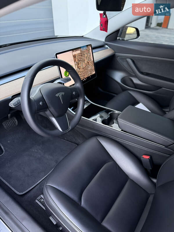 Седан Tesla Model 3 2019 в Ужгороде
