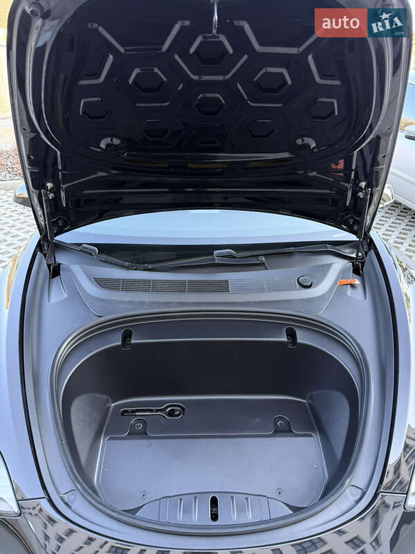 Седан Tesla Model 3 2019 в Ужгороде