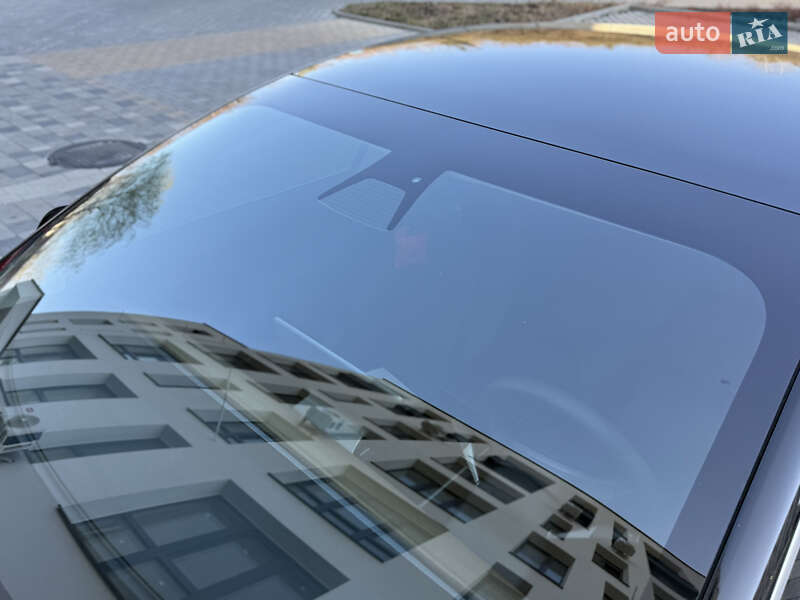 Седан Tesla Model 3 2019 в Ужгороде