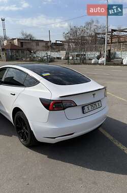 Седан Tesla Model 3 2020 в 
