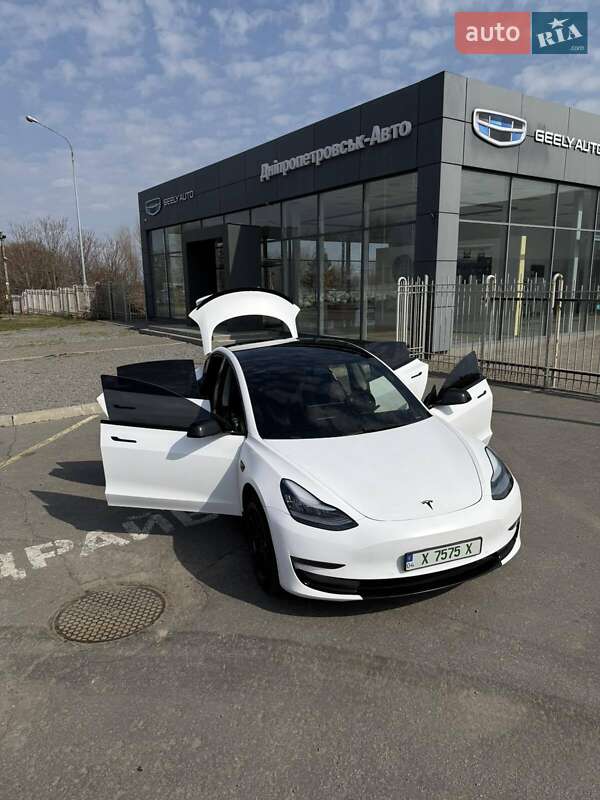 Седан Tesla Model 3 2020 в Днепре