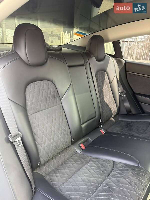 Седан Tesla Model 3 2020 в Днепре