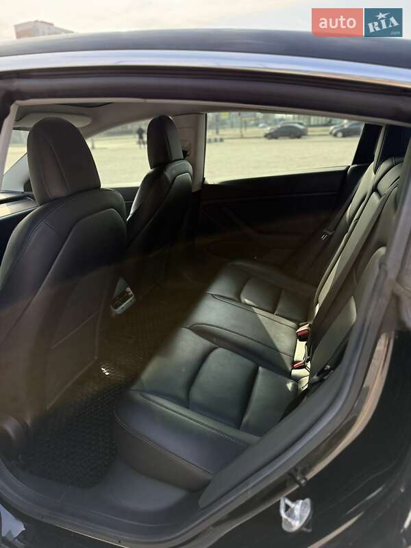 Седан Tesla Model 3 2019 в Харкові