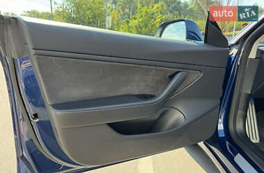 Седан Tesla Model 3 2019 в 