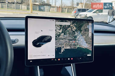 Седан Tesla Model 3 2020 в 