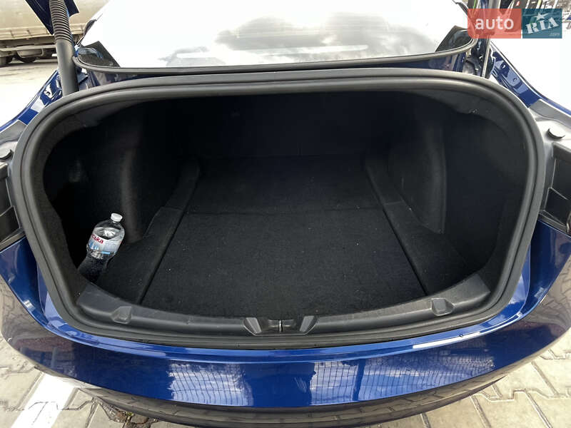 Седан Tesla Model 3 2021 в Кременчуге