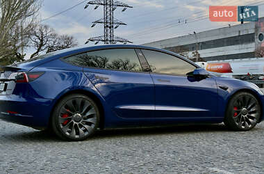 Седан Tesla Model 3 2023 в 