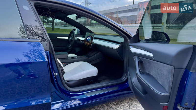 Седан Tesla Model 3 2023 в Днепре