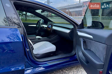 Седан Tesla Model 3 2023 в 