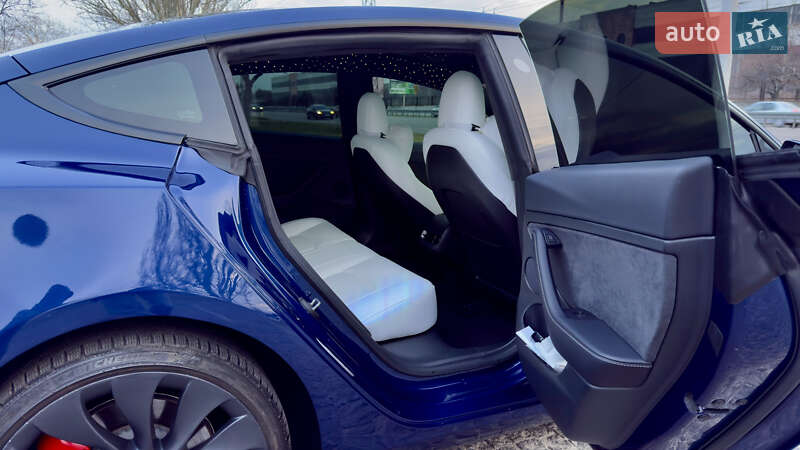 Седан Tesla Model 3 2023 в Днепре