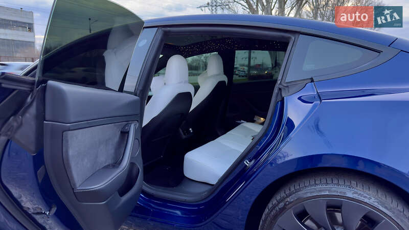 Седан Tesla Model 3 2023 в Днепре