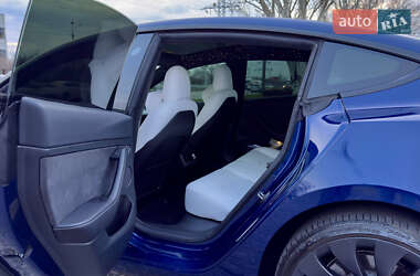 Седан Tesla Model 3 2023 в 