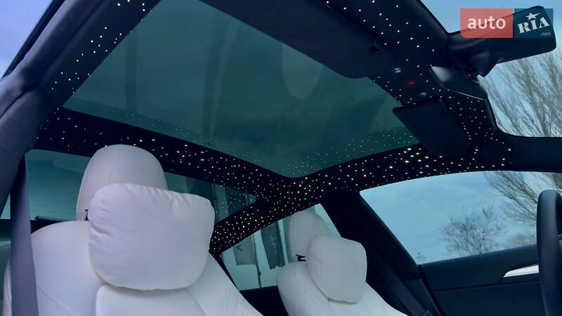 Седан Tesla Model 3 2023 в Днепре