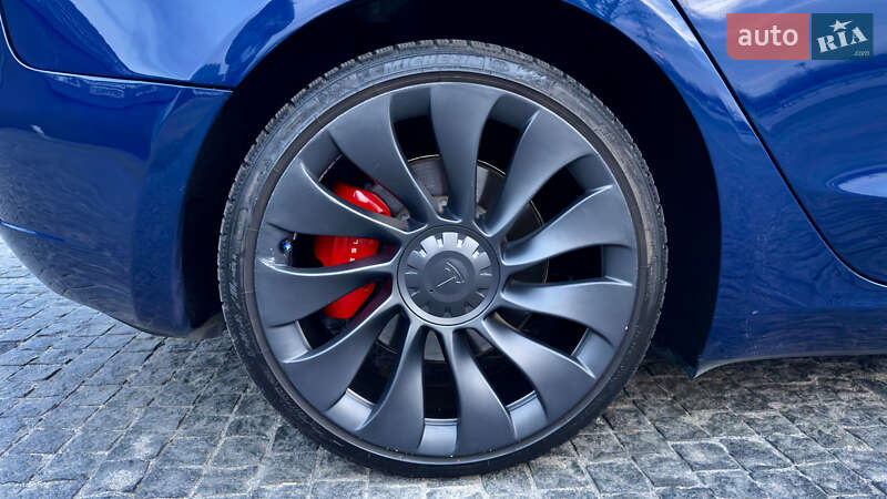 Седан Tesla Model 3 2023 в Днепре