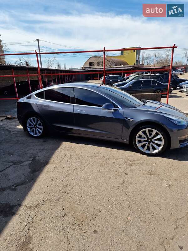 Седан Tesla Model 3 2020 в Одесі