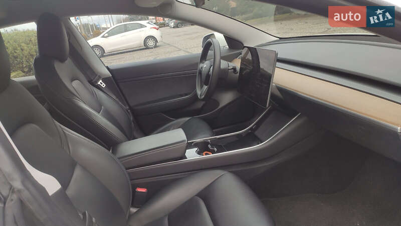 Седан Tesla Model 3 2020 в Киеве