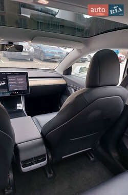 Седан Tesla Model 3 2020 в 