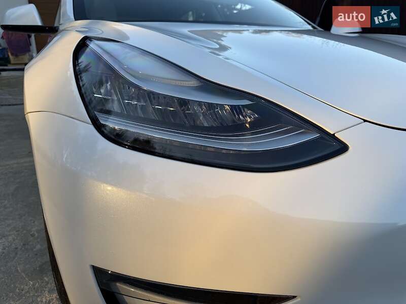Седан Tesla Model 3 2020 в Ковелі