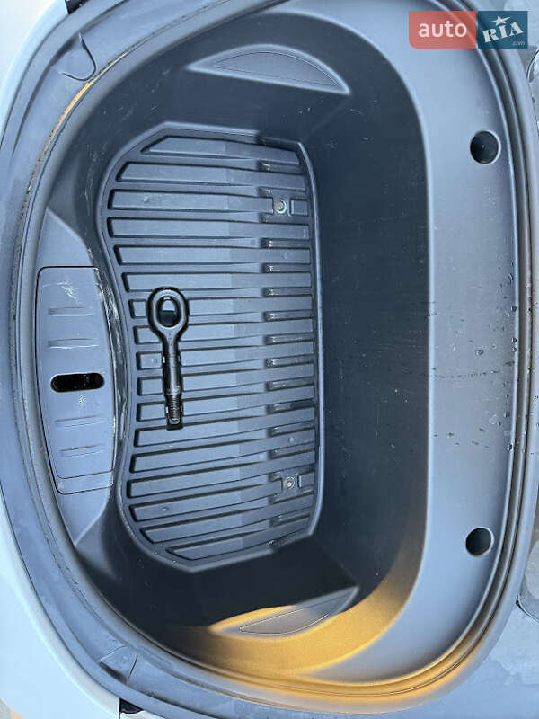 Седан Tesla Model 3 2020 в Ковелі