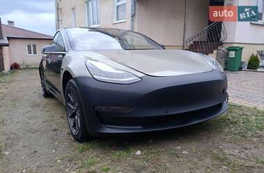 Седан Tesla Model 3 2019 в Львове