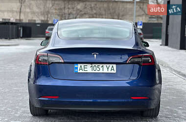 Седан Tesla Model 3 2021 в 