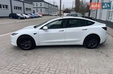 Седан Tesla Model 3 2024 в 