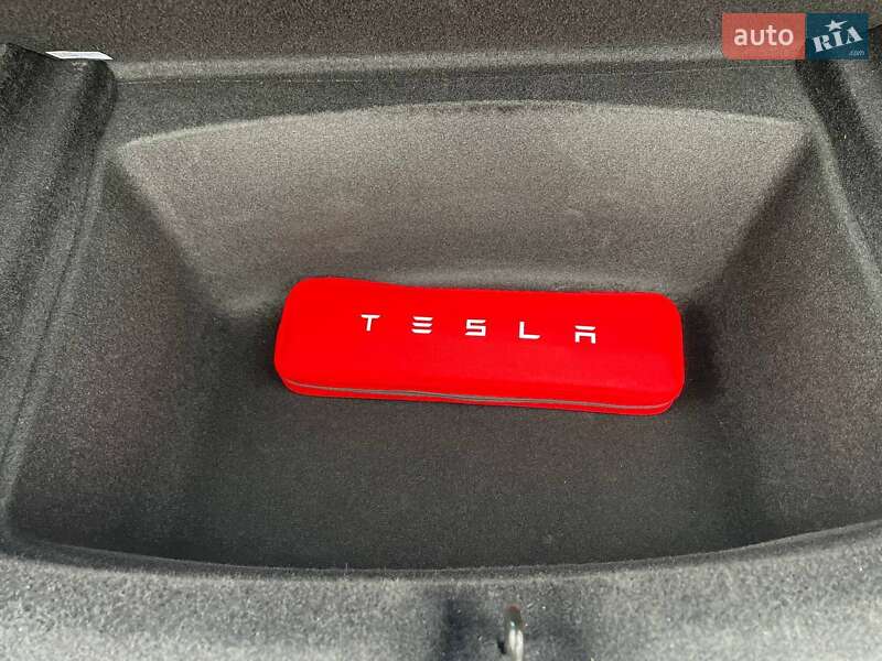 Седан Tesla Model 3 2024 в Киеве